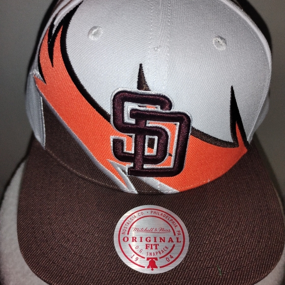 San Diego Padres Coopertown snapback cap. - Picture 2 of 8